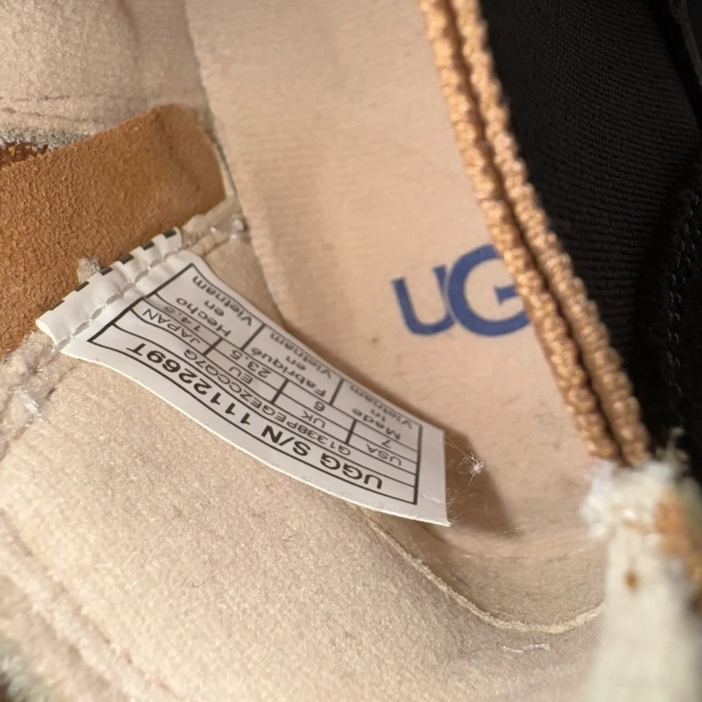 UGG Hamden II Toddler Suede Boot - Picture 6 of 8